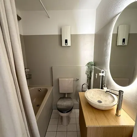 Modernes Mit Balkon, Smart-tv&tiefgarage * Mönchengladbach