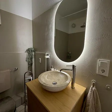 Modernes Mit Balkon, Smart-tv&tiefgarage Apartment